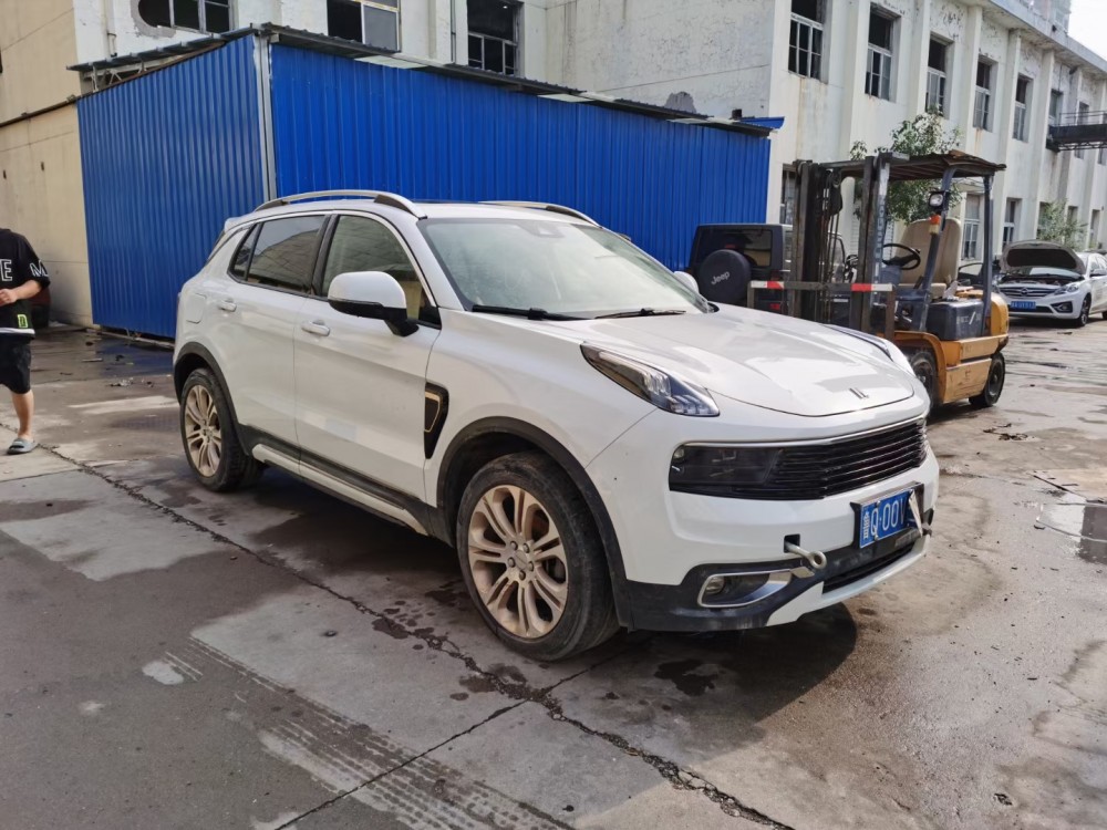 18年領(lǐng)克01泡水車