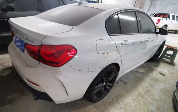 汽車車牌怎么固定