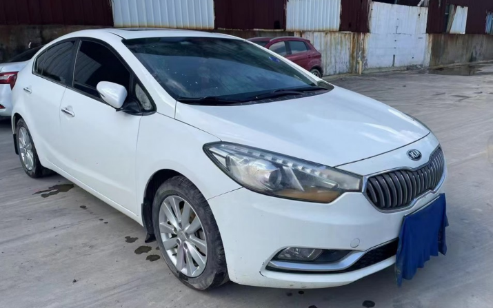 右轉(zhuǎn)車和直行車應(yīng)該誰先讓
