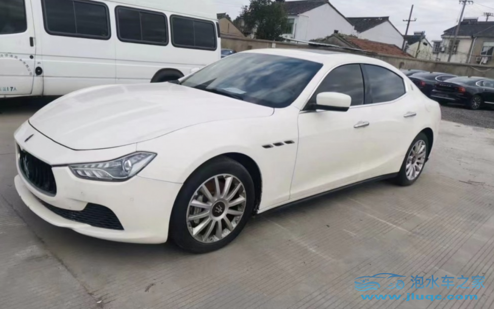 泡水車中的泥沙應(yīng)該怎么處理