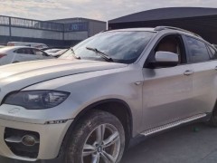 怎么避免駛出停車位時剮蹭到旁邊的車？