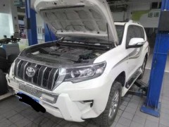 倒車時怎么觀察后方最為安全，視野盲區(qū)最小？