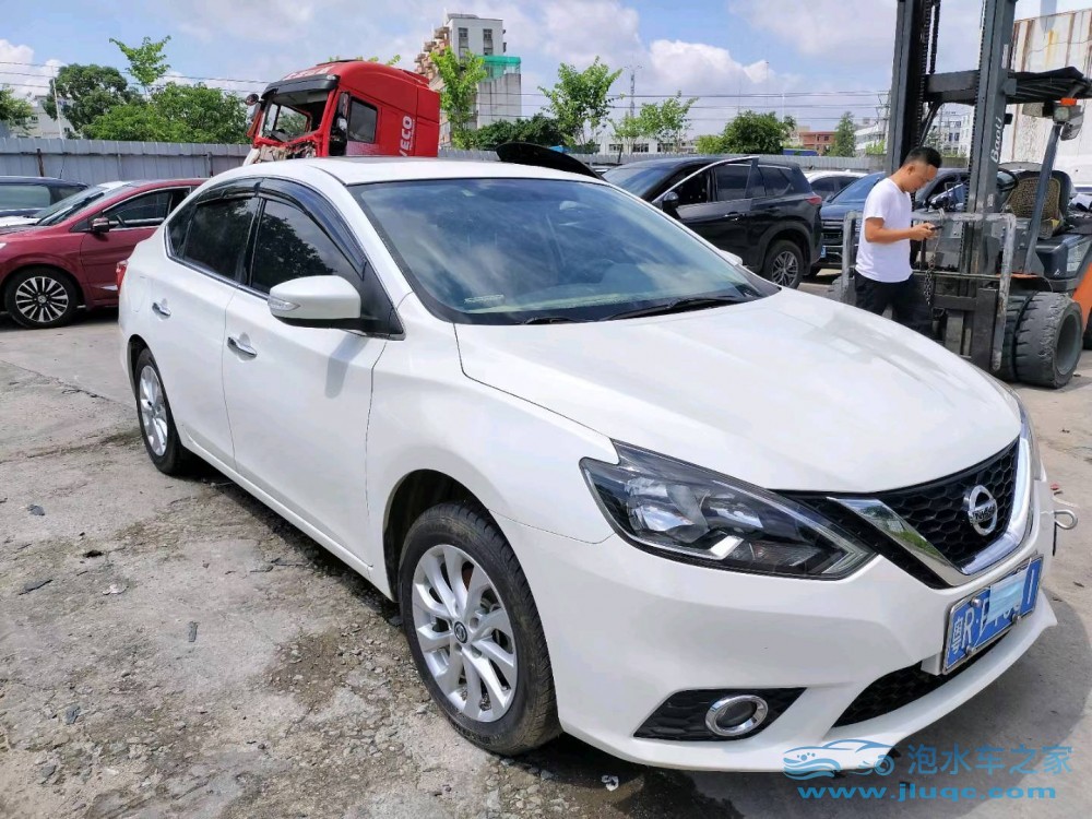 17年日產(chǎn)軒逸泡水車