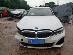 奧迪q7機(jī)油燈亮黃燈什么意思