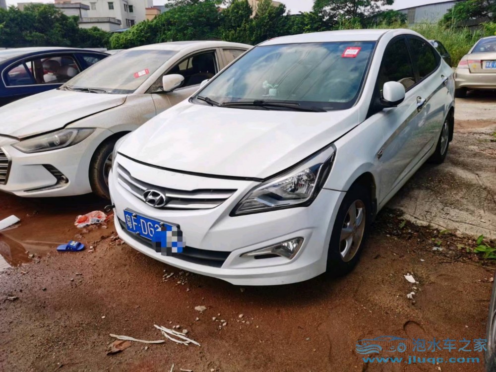 15年現(xiàn)代瑞納泡水車