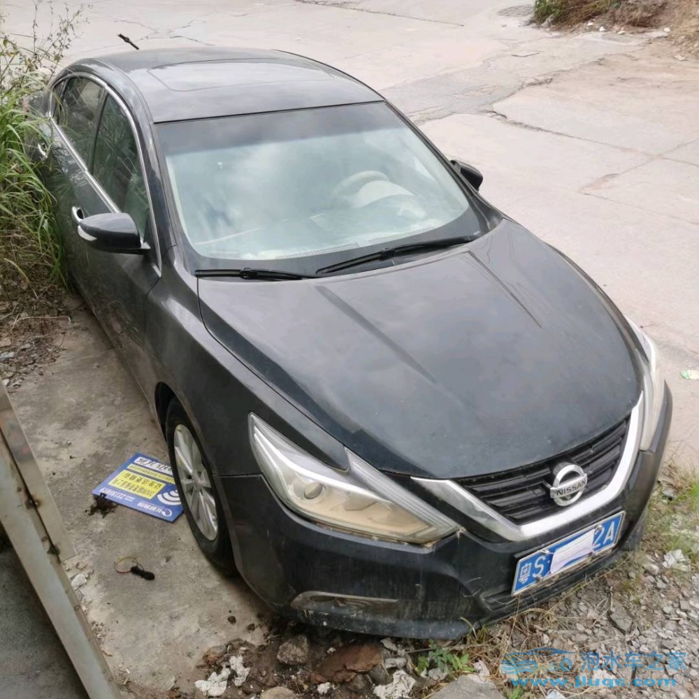 18年日產(chǎn)天籟泡水車