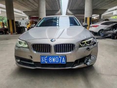 緊急剎車(chē)時(shí)應(yīng)先踩剎車(chē)還是先踩離合？