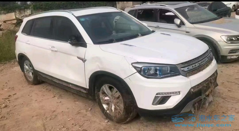 17年長(zhǎng)安長(zhǎng)安CS75泡水車(chē)