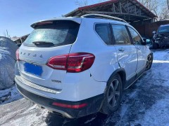 鹵素?zé)?、氙氣燈與LED燈性能對比：哪種車燈更勝一籌？