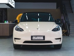 新款model y 矩陣式大燈 科技感十足！前后排均備座椅加熱！