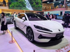 騰勢(shì)Z9GT：彎管設(shè)計(jì)完美  空間配置寬敞！