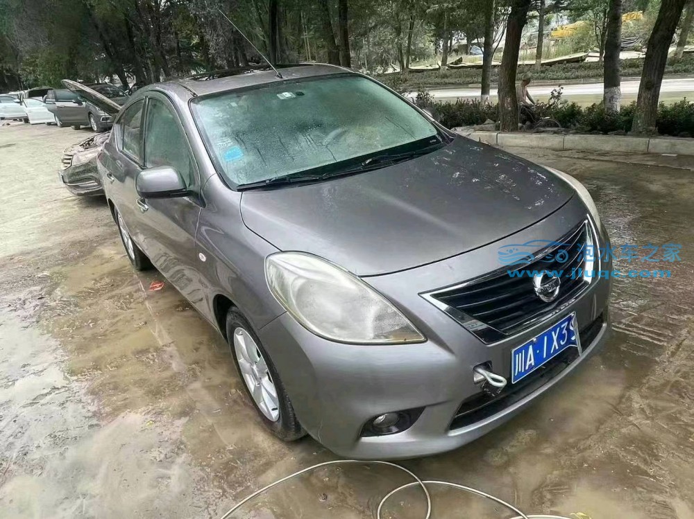 13年日產(chǎn)陽光泡水車