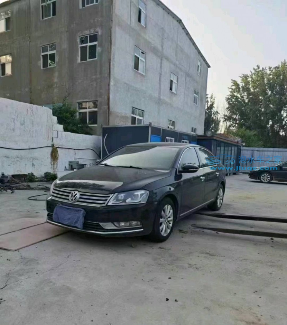 16年大眾邁騰泡水車(chē)