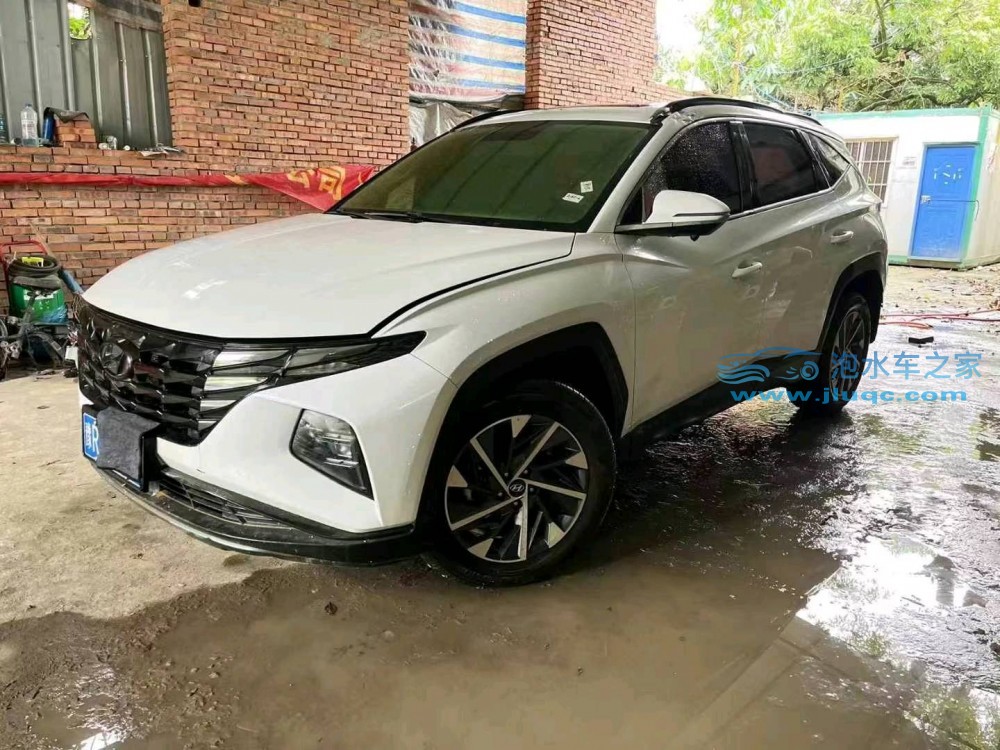 23年現(xiàn)代途勝泡水車