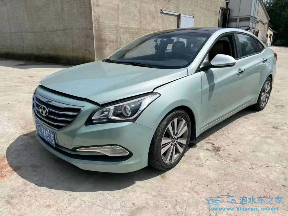 14年現(xiàn)代名圖泡水車