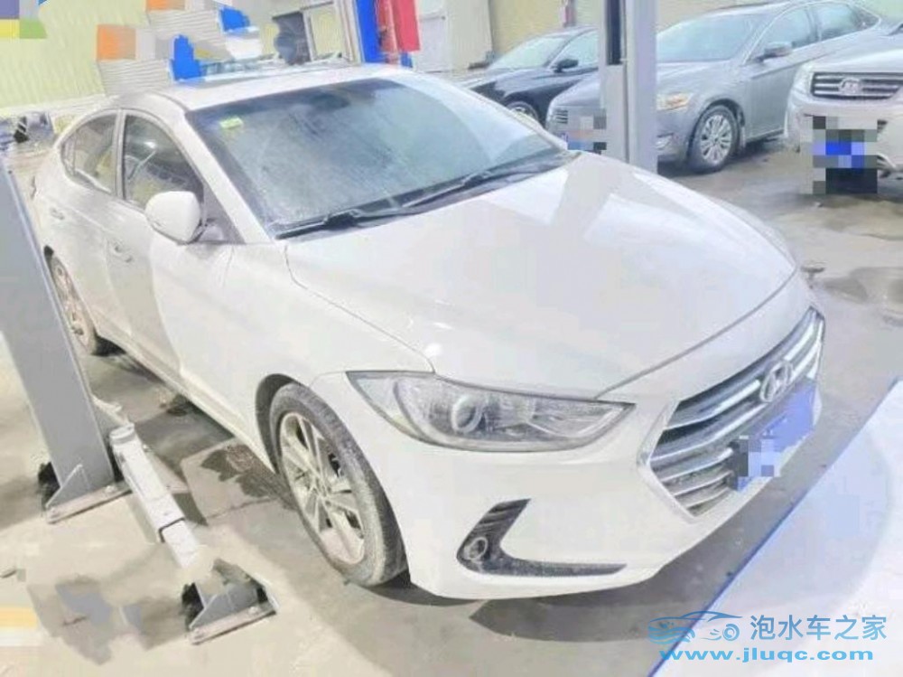 18年現(xiàn)代領(lǐng)動泡水車