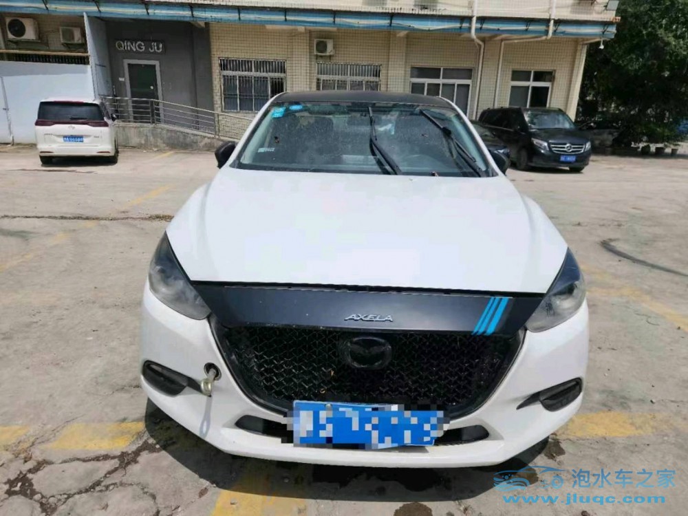 18年馬自達(dá)昂克賽拉泡水車