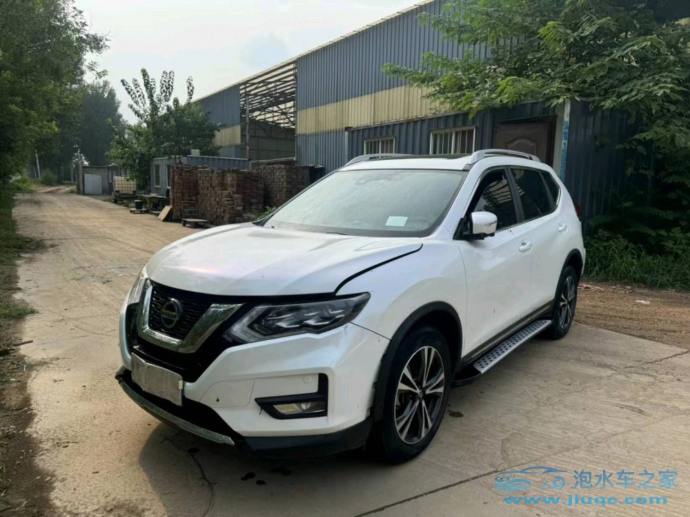 21年日產(chǎn)奇駿泡水車
