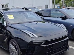 領(lǐng)克03冠軍版正式上市新增的紫色車(chē)，漆碳纖維尾翼、智能座艙