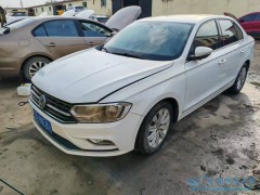 汽車水箱漏水：修復(fù)還是更換？全面考量助你做出明智決策