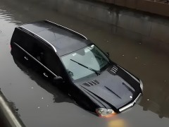 10萬(wàn)水淹車維修費(fèi)用大揭秘：輕度到重度，你需要知道的一切 10萬(wàn)的水淹車要修多少錢(qián)？
