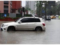 車輛燃油耗盡應對指南：送油服務的選擇與操作建議 車子沒有油了怎么辦送油？