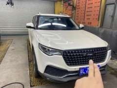 汽車腳墊下面有水要花多少錢修車？