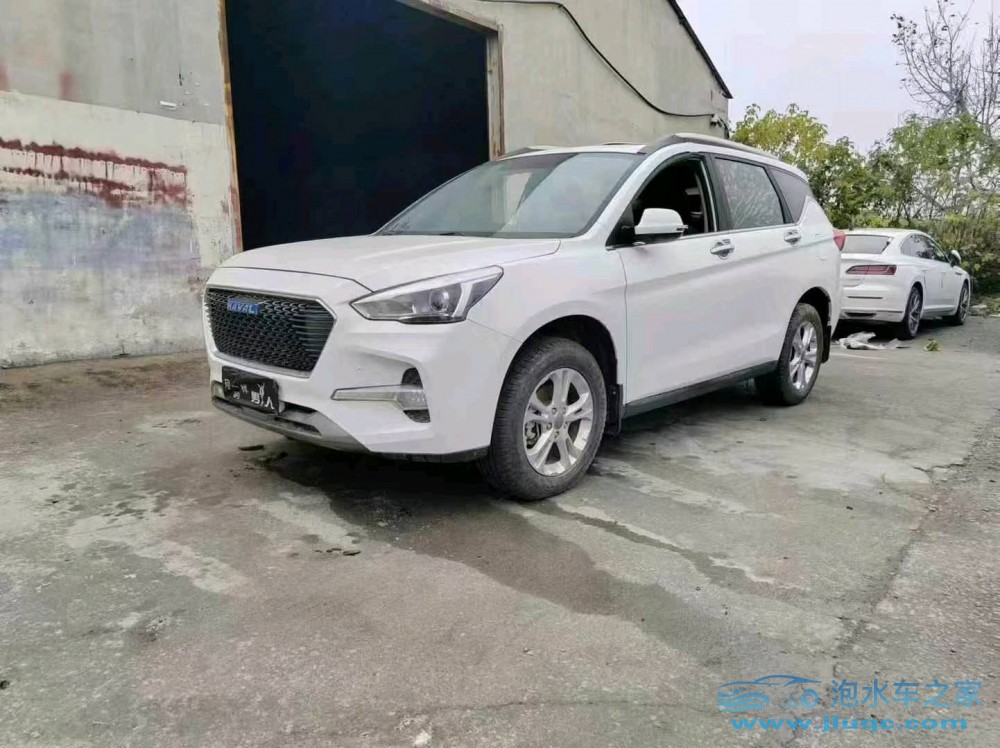 17年長(zhǎng)城哈弗M6泡水車(chē)