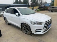 泡水車前驅(qū)和后驅(qū)價(jià)格一樣嗎？深度解析泡水車價(jià)格差異