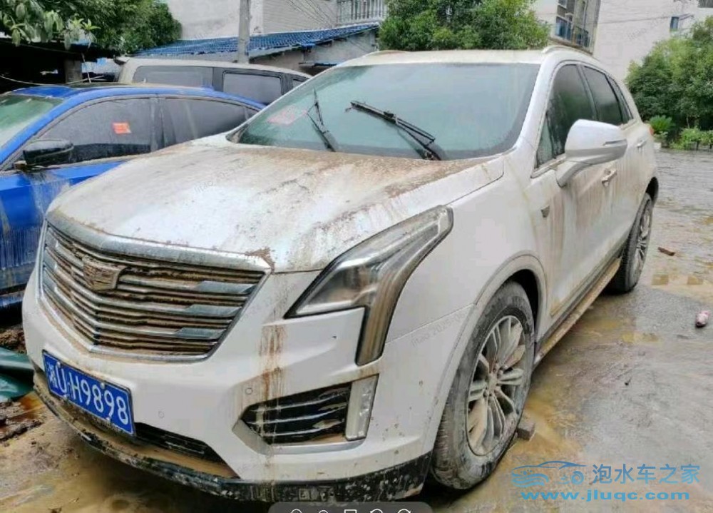 17年凱迪拉克XT5泡水車