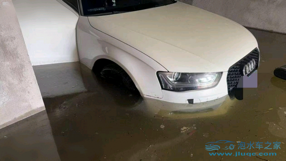 15年奧迪A4L泡水車