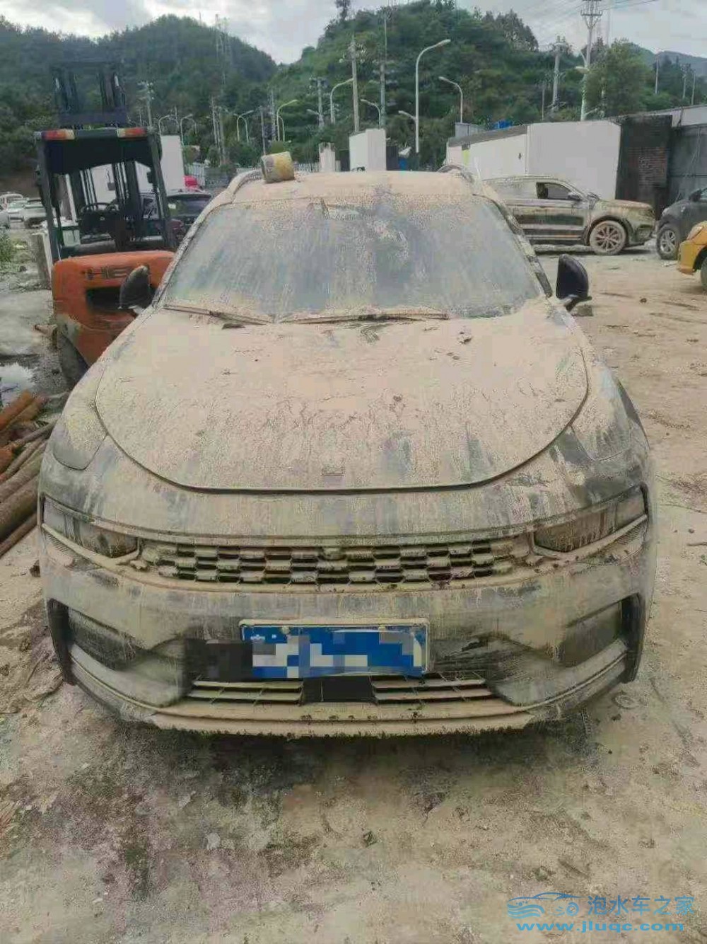 21年領(lǐng)克01泡水車(chē)