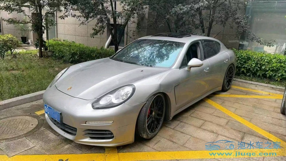 15年保時捷帕拉梅拉泡水車