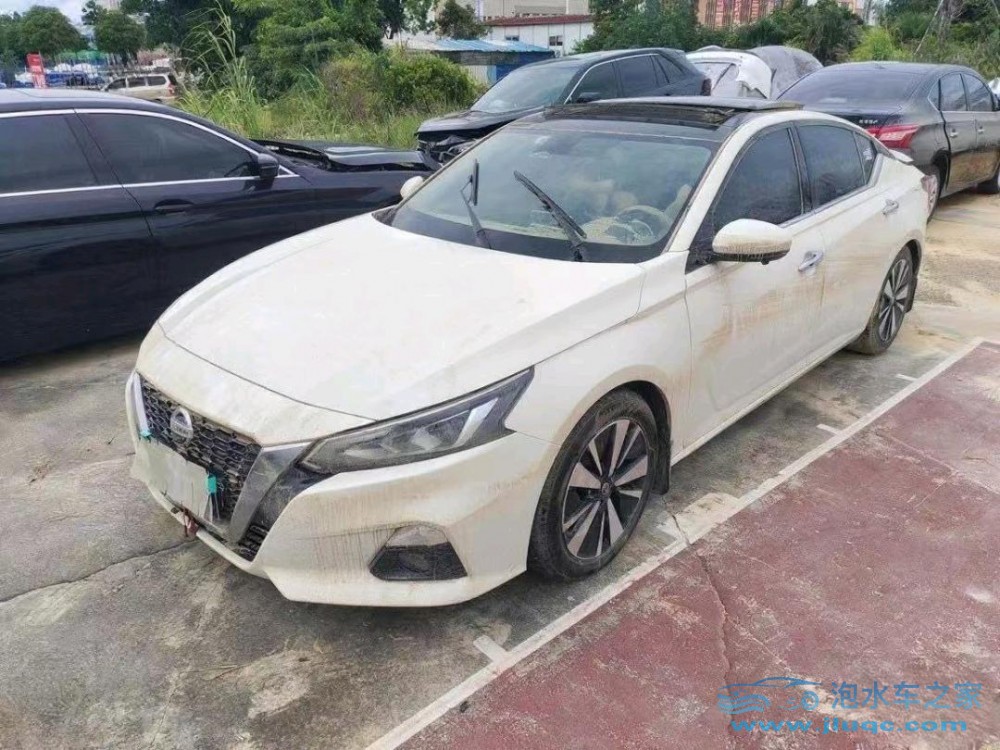 22年日產(chǎn)天籟泡水車