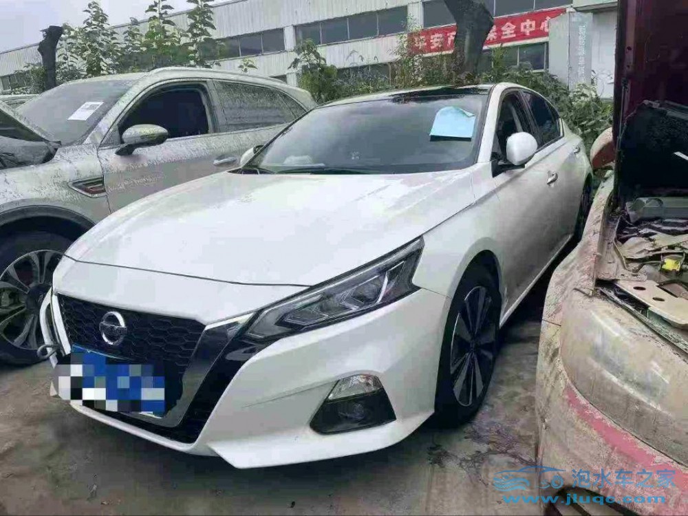 22年日產(chǎn)天籟泡水車