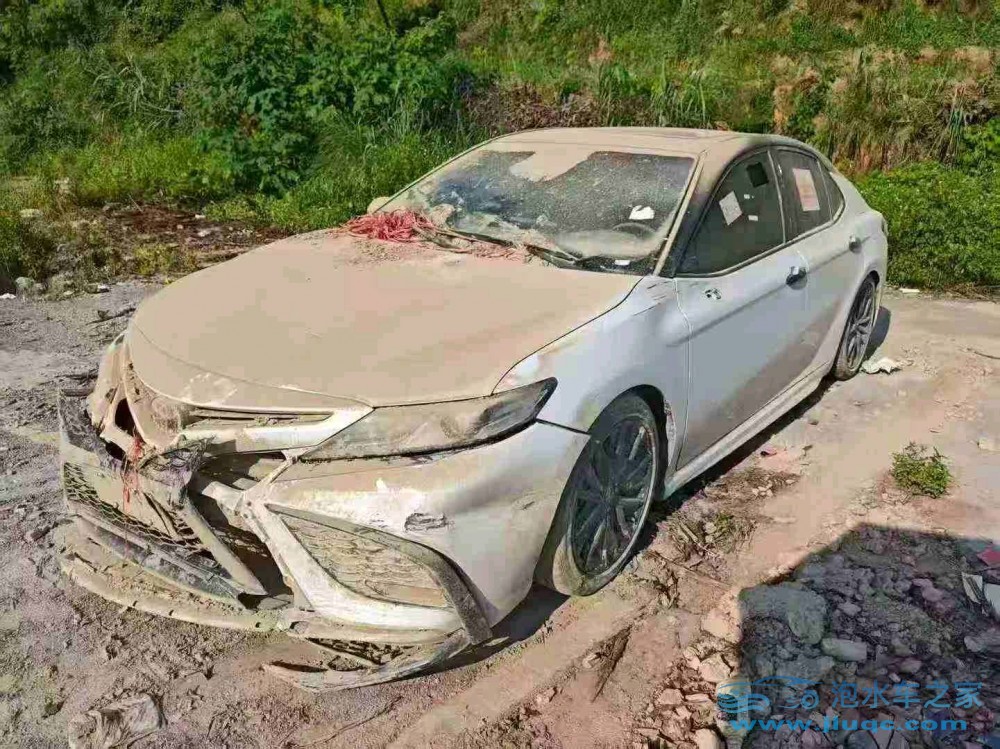 22年豐田凱美瑞泡水車