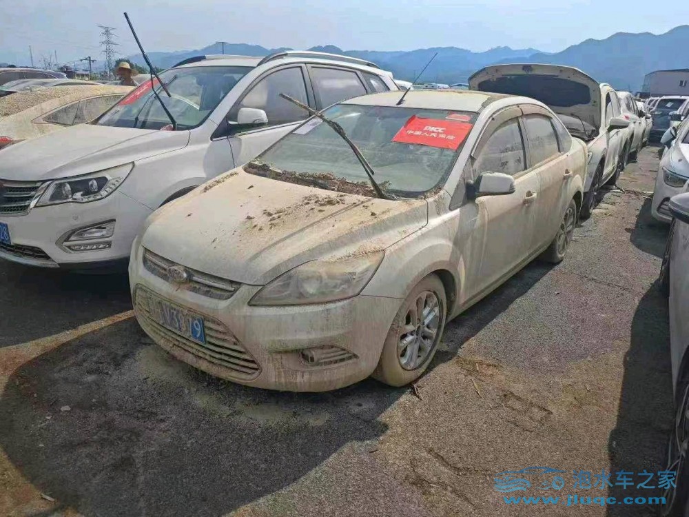 13年福特福克斯泡水車