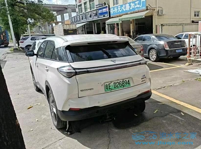 22年哪吒汽車哪吒U