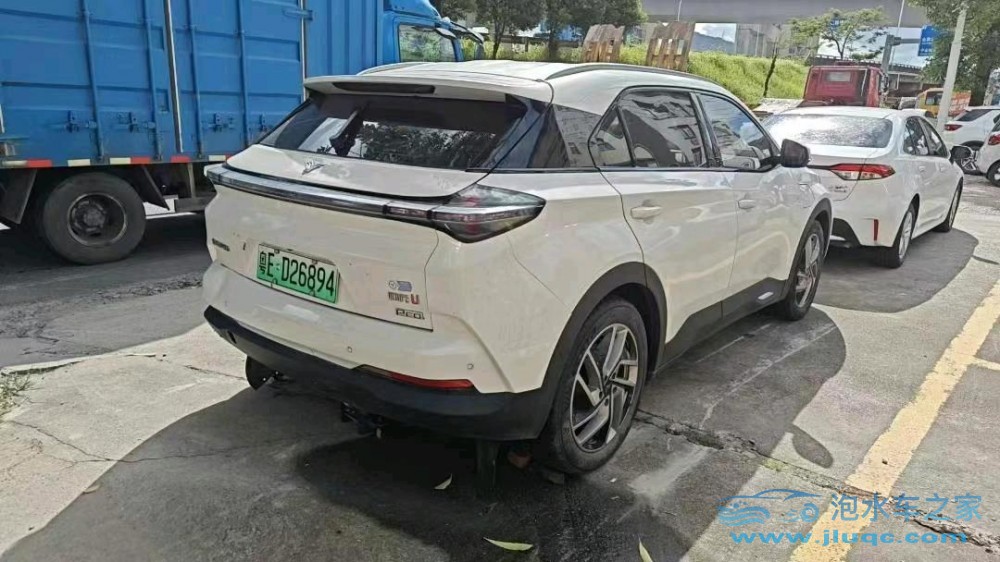 22年哪吒汽車哪吒U