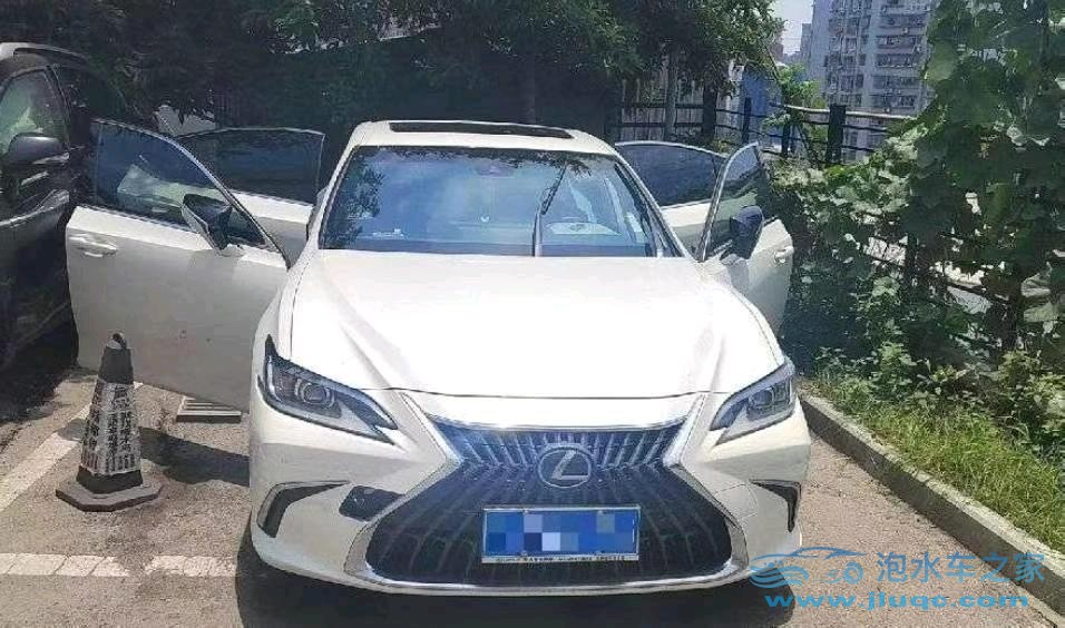24年雷克薩斯ES泡水車