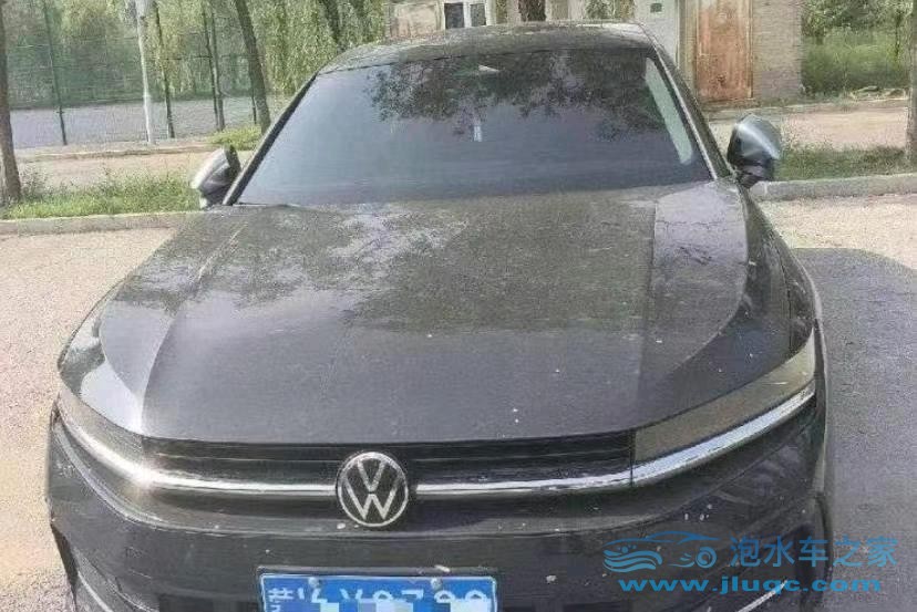 25年大眾邁騰泡水車