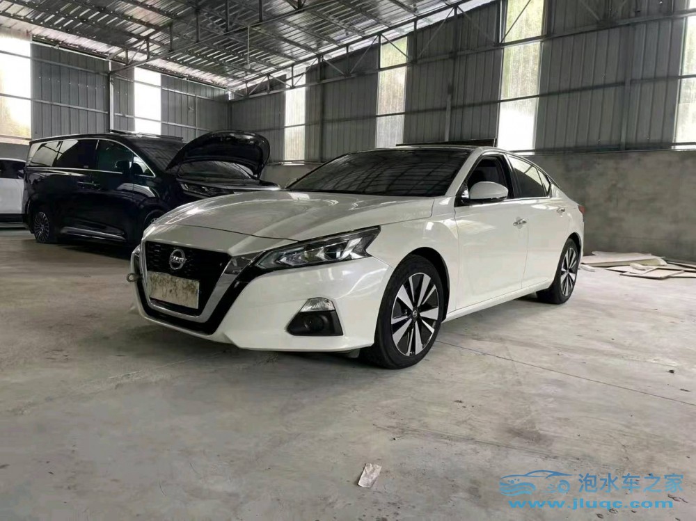 22年日產(chǎn)天籟泡水車