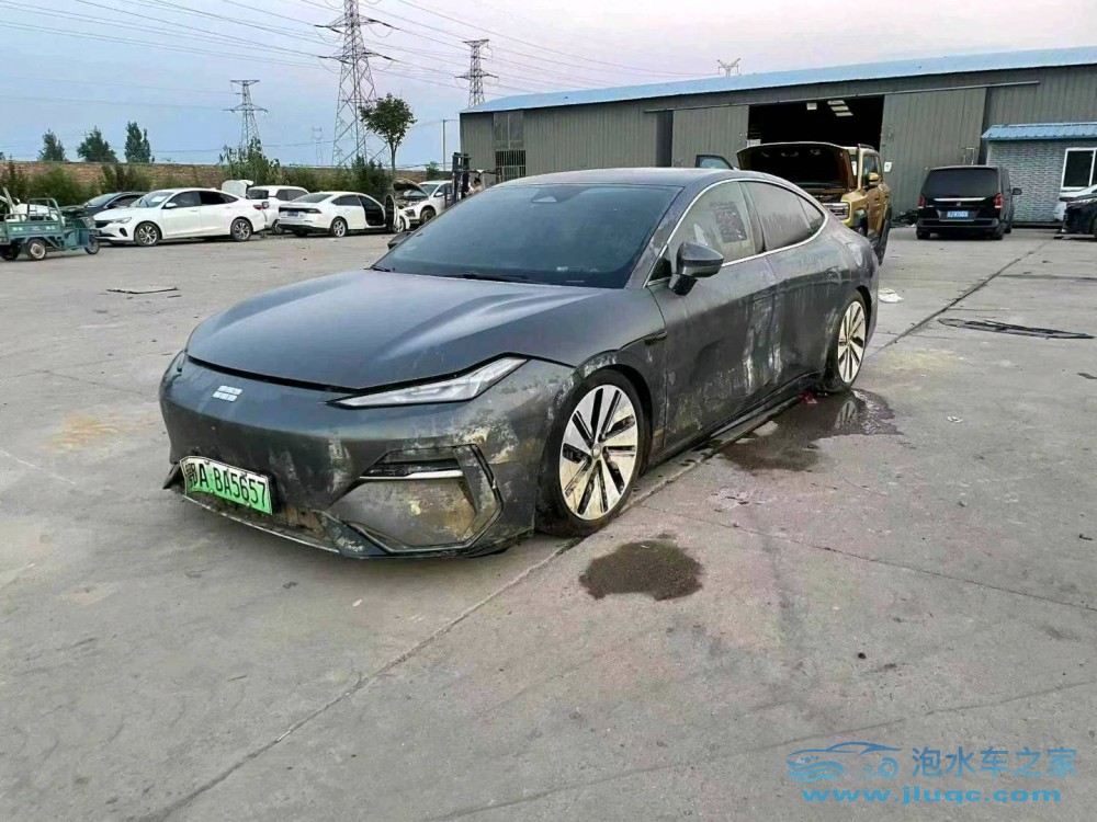 24年吉利銀河泡水車