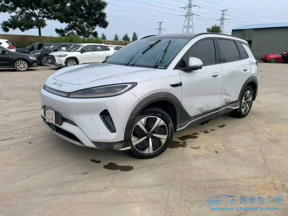 25年比亞迪海獅泡水車