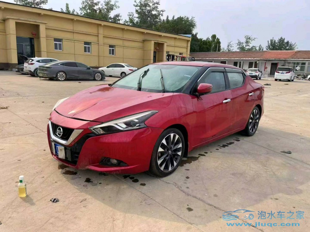 18年日產(chǎn)藍(lán)鳥泡水車