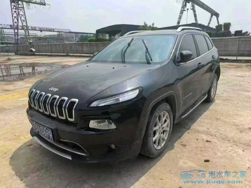 18年Jeep自由光泡水車(chē)