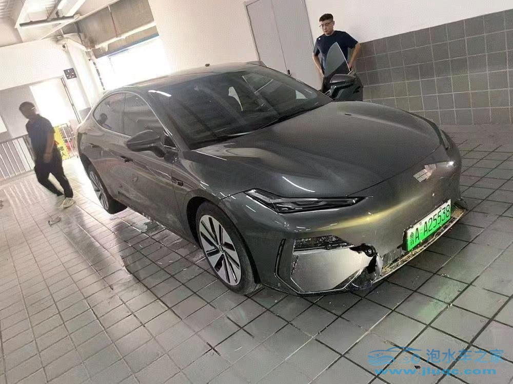 24年吉利銀河E8泡水車