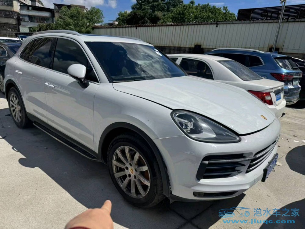 19年保時(shí)捷卡宴泡水車