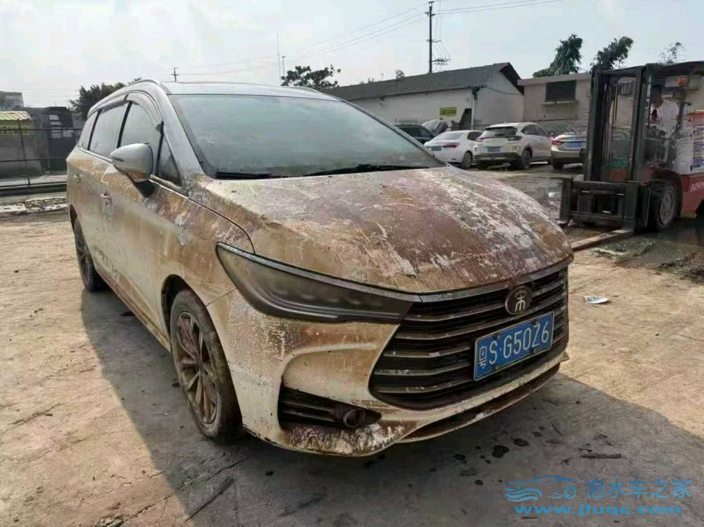 25年比亞迪宋泡水車