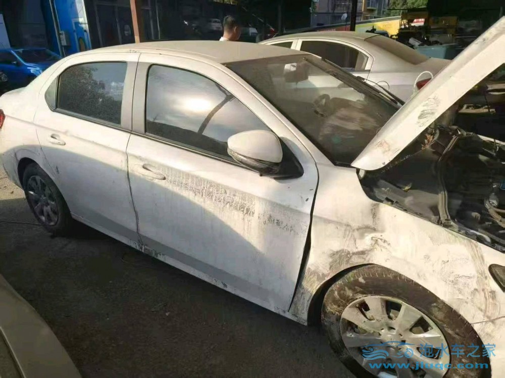 19年標致301泡水車